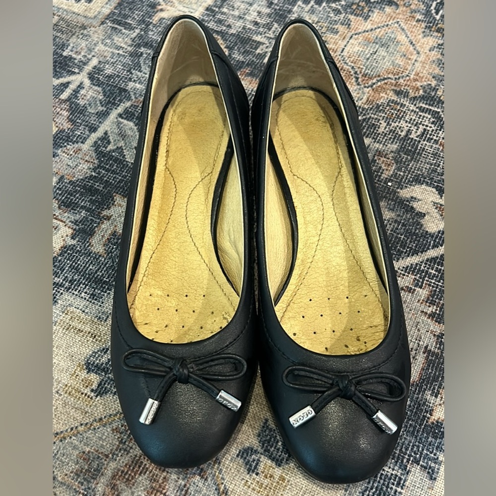 Geox Black ballet shoe with heel